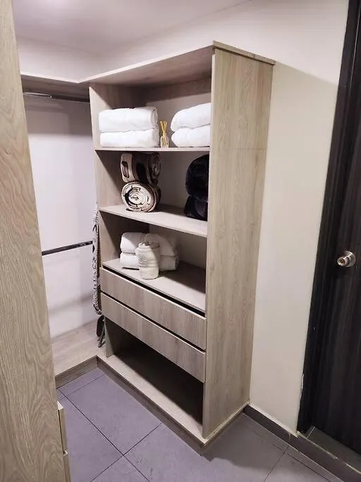 Hermoso Y Nuevo Apartamento En Laureles Medellín 0*,  Colombia